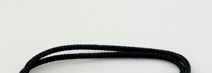 Strings armband black